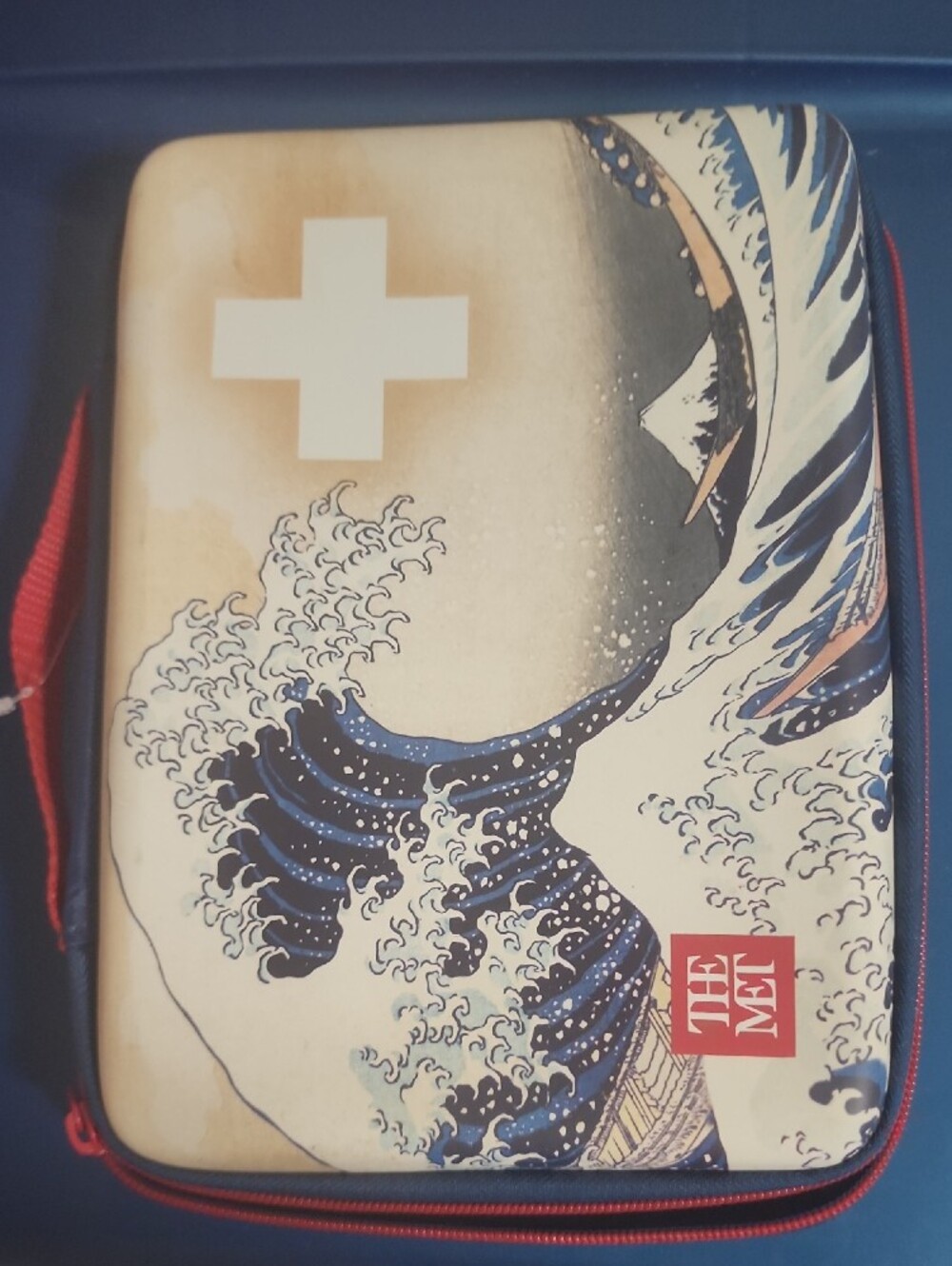 BAND-AID x THE MET Travel Case, Under the Wave Off Kanagawa - Picture 4 of 4